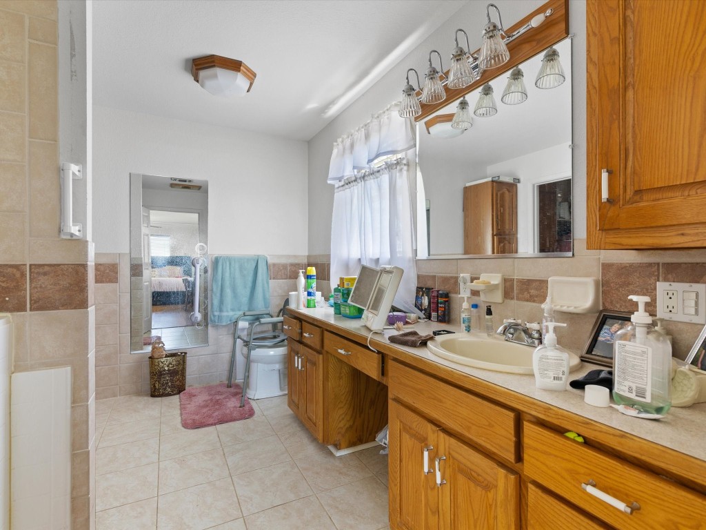 1006 County Road 2475 Alvord TX 76225