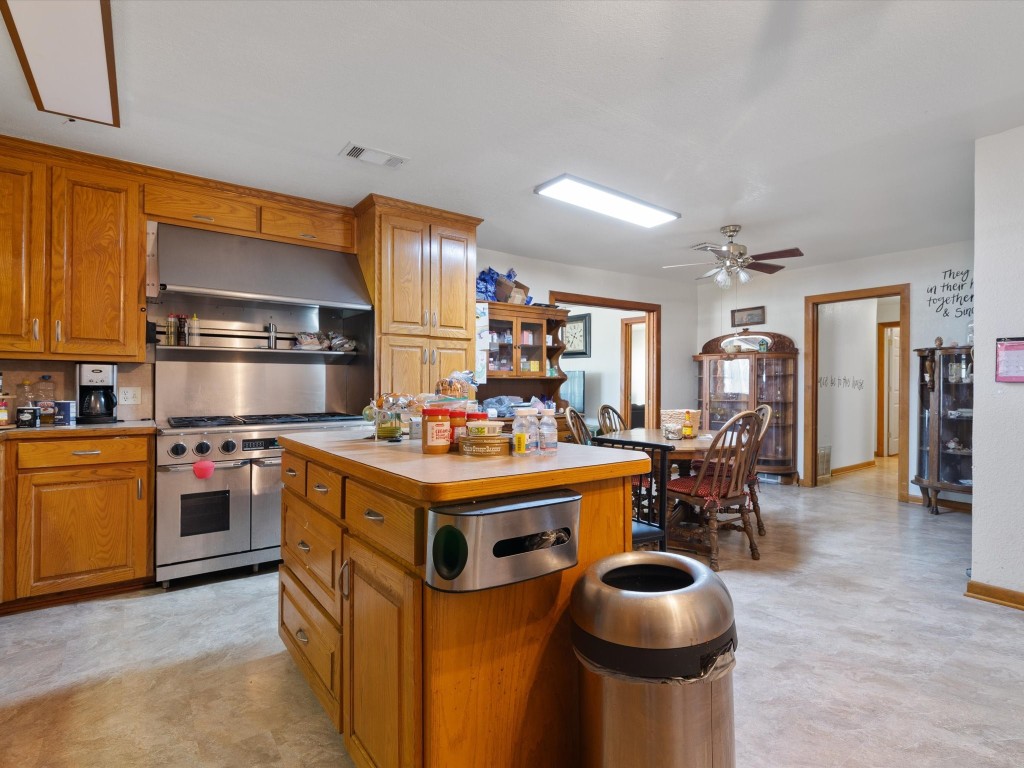 1006 County Road 2475 Alvord TX 76225