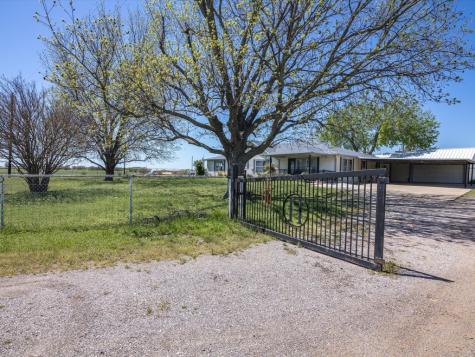 1006 County Road 2475 Alvord TX 76225