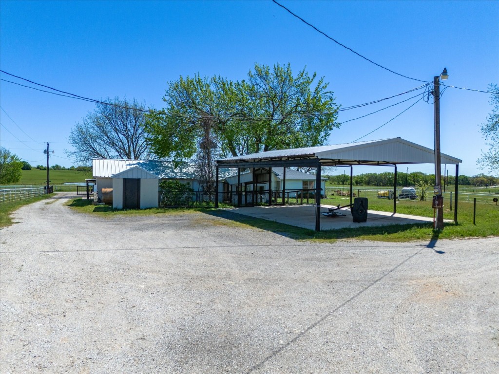 1006 County Road 2475 Alvord TX 76225