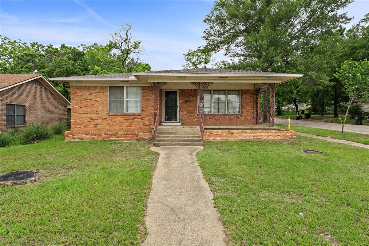 721 Main Street Teague TX 75860