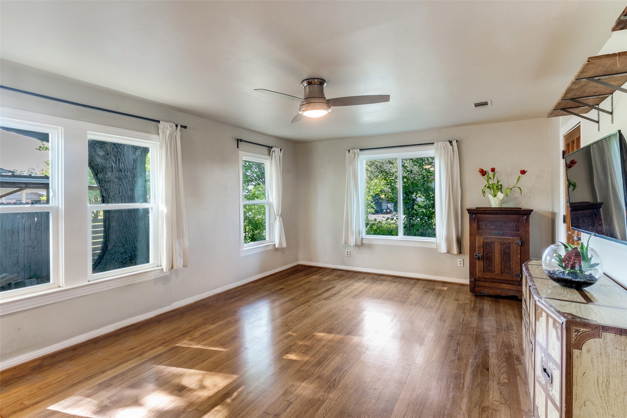 1848 Oates Drive Dallas TX 75228