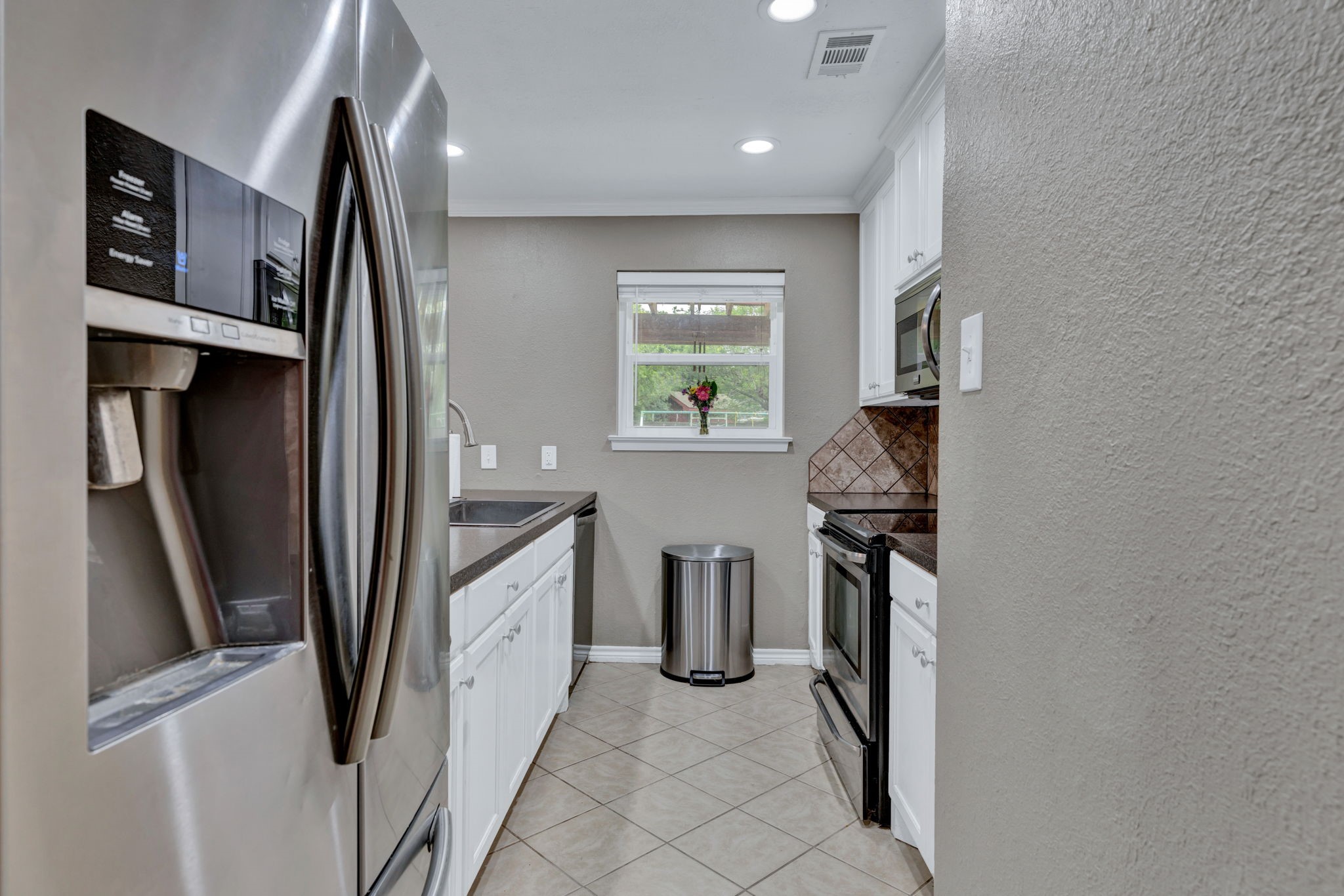 732 Hillside Drive Burleson TX 76028