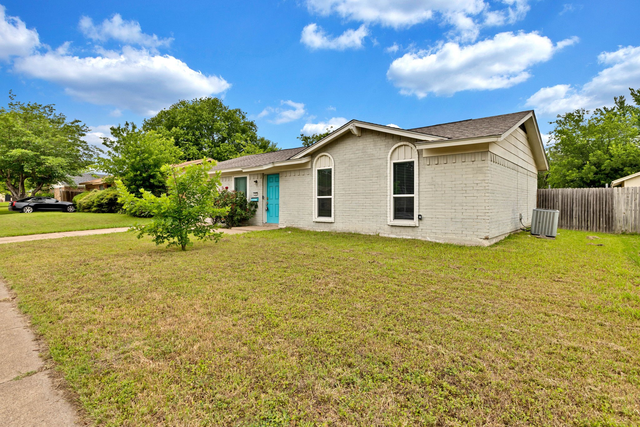 732 Hillside Drive Burleson TX 76028