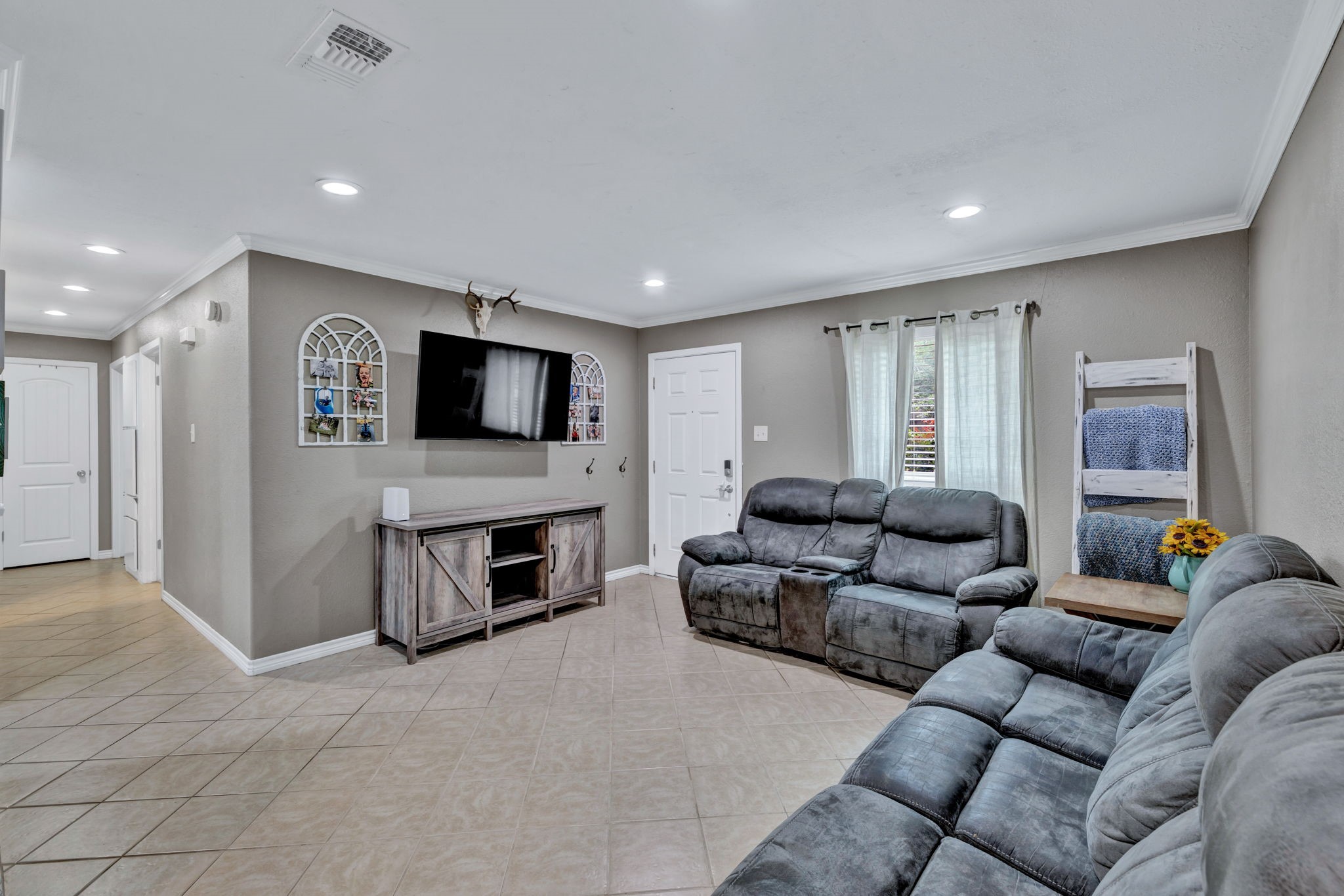 732 Hillside Drive Burleson TX 76028