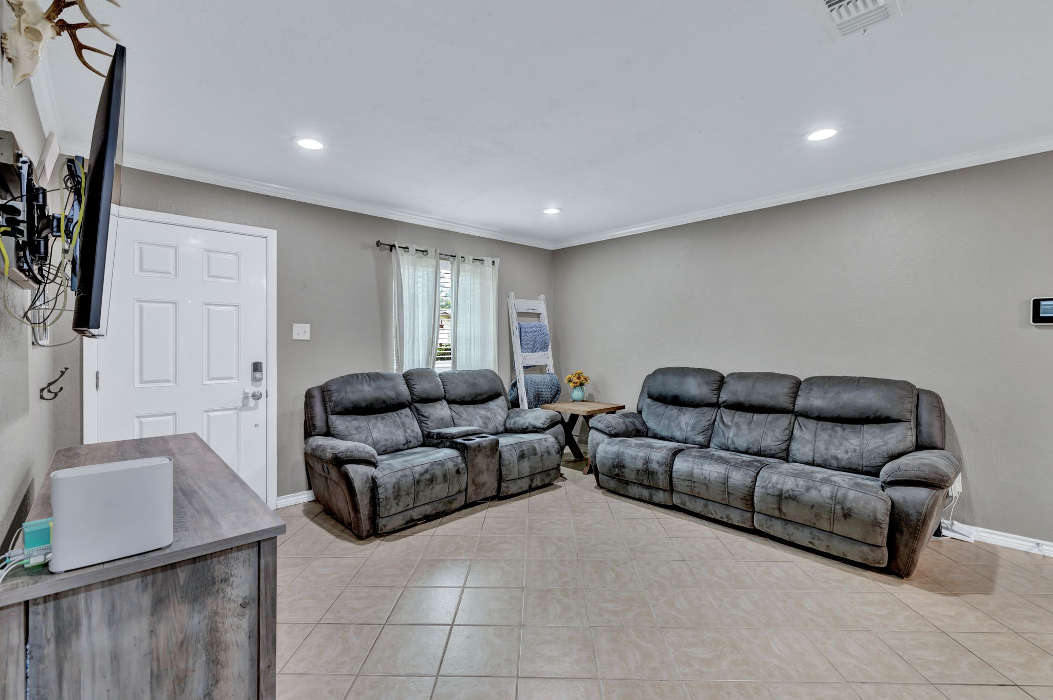 732 Hillside Drive Burleson TX 76028