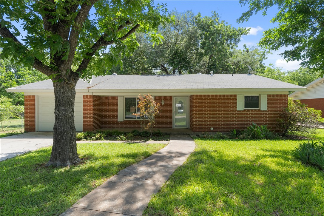 307 N Avenue J Clifton TX 76634