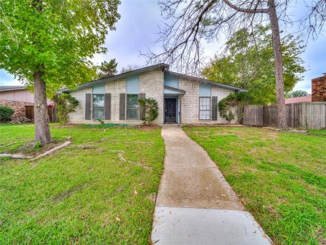 713 Woodlawn Lane Grand Prairie TX 75052