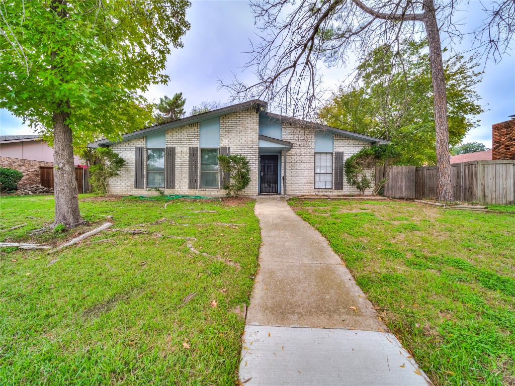 713 Woodlawn Lane Grand Prairie TX 75052
