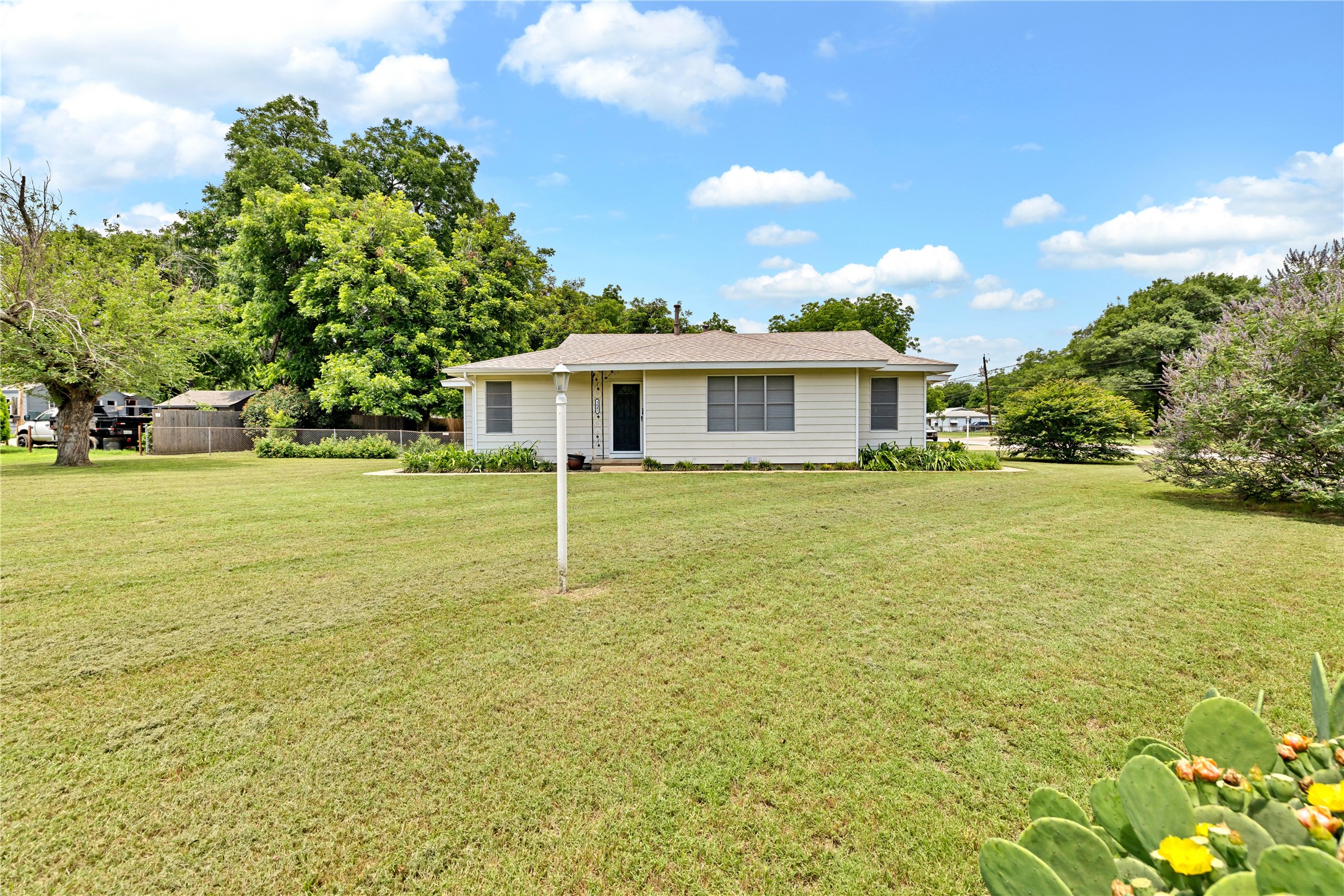3041 Field Street Haltom City TX 76117