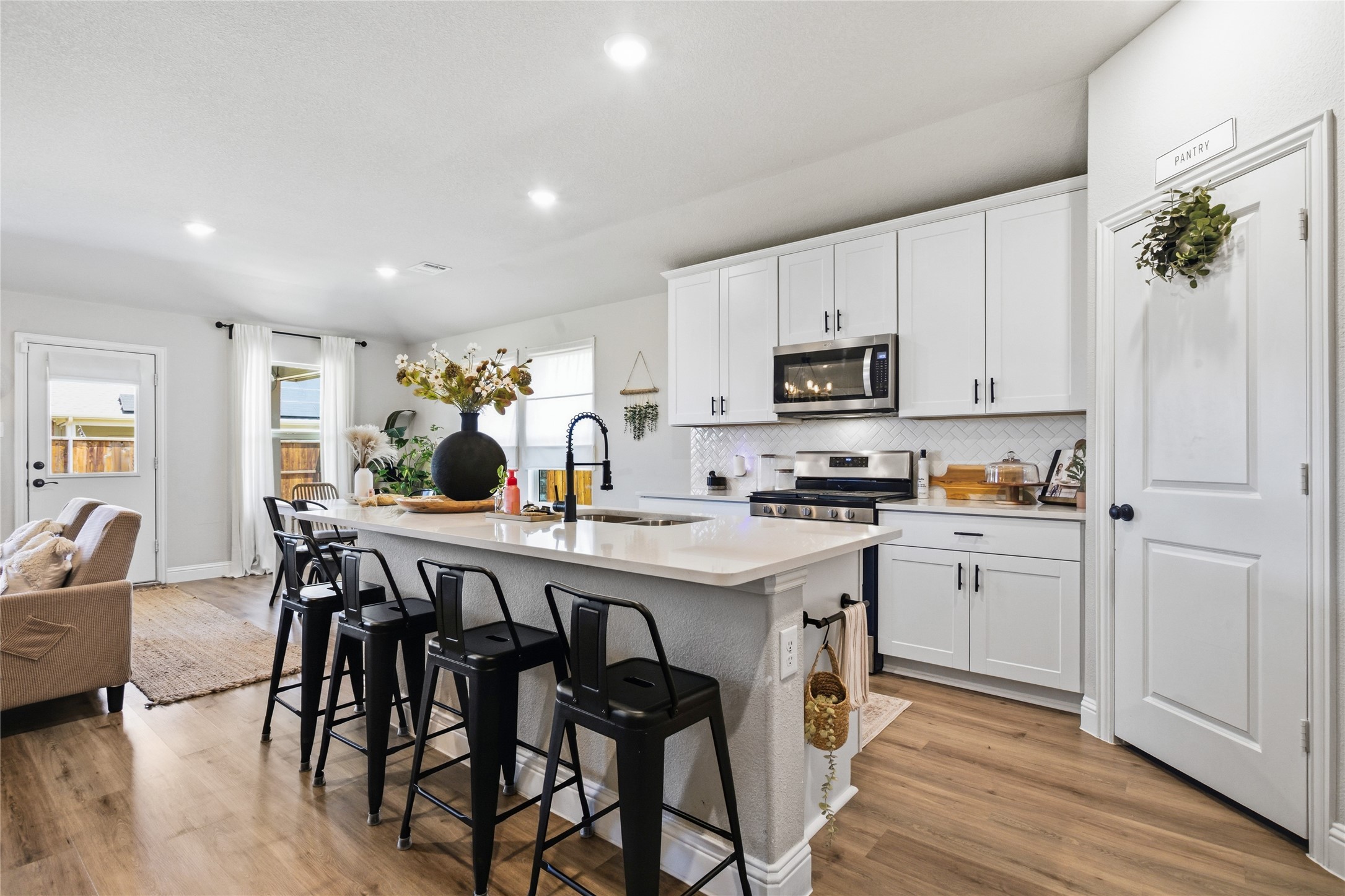 1501 Pleasant Knoll Trail Aubrey TX 76227