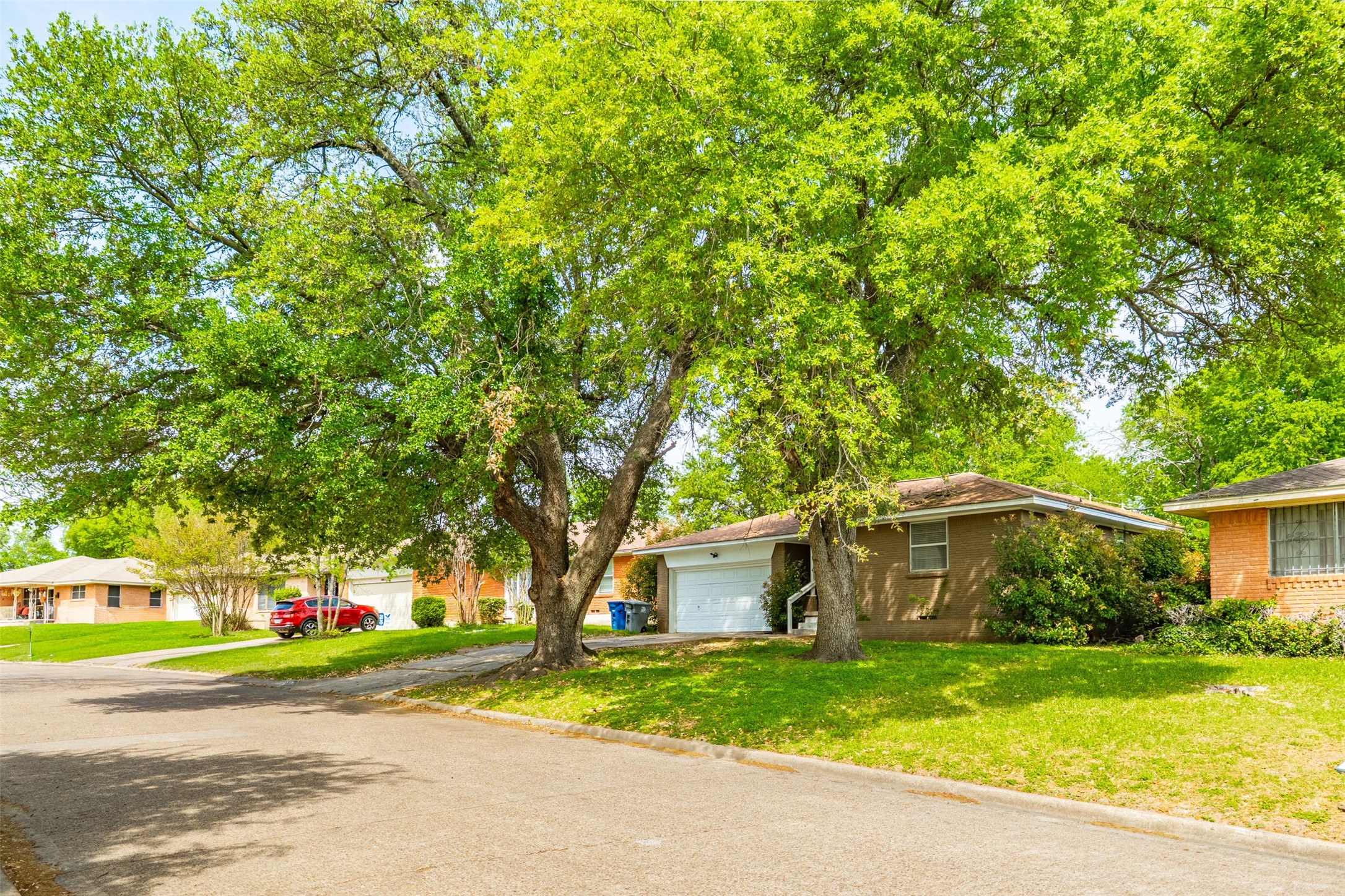 1115 Indian Creek Trail Dallas TX 75241