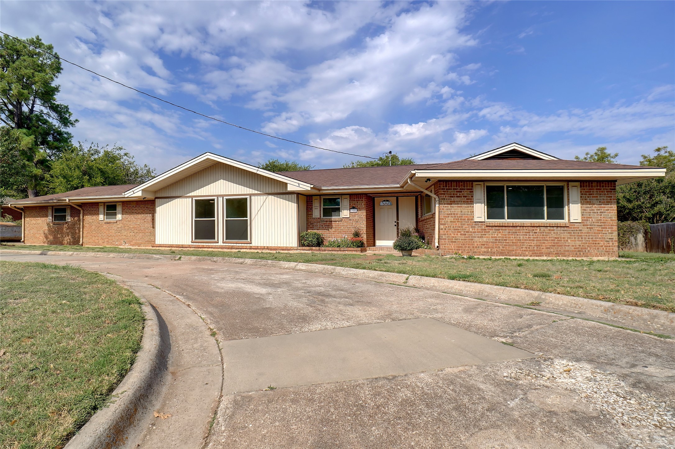 900 Roberts Street Bowie TX 76230