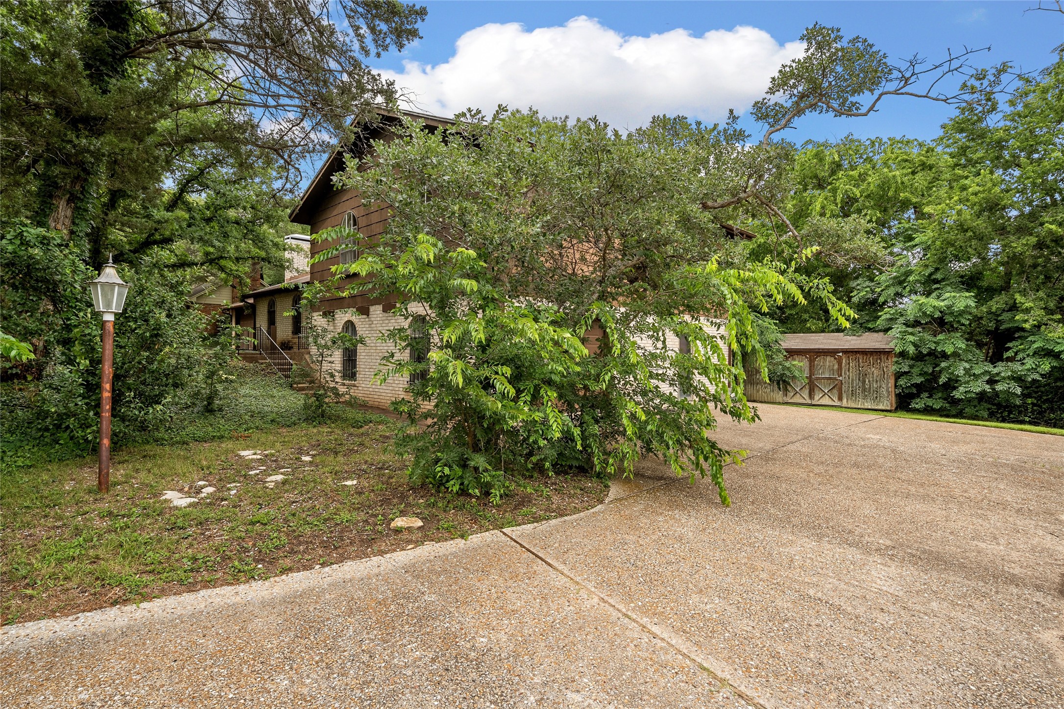 713 Wooded Crest Woodway TX 76712