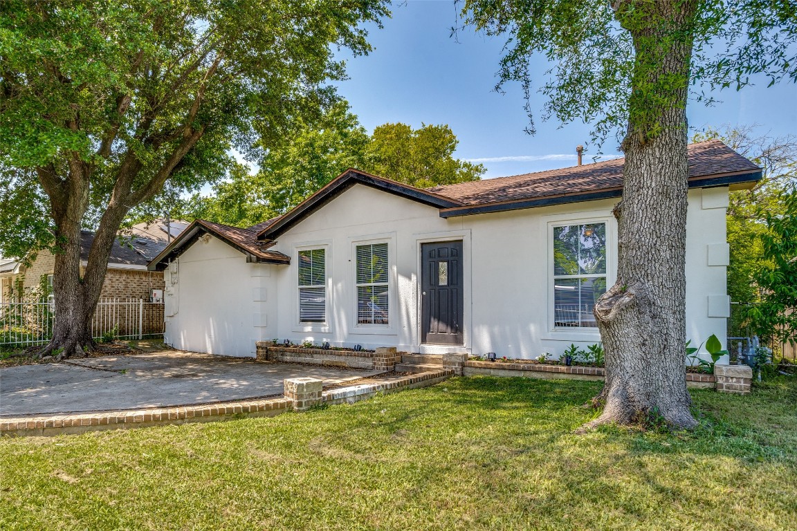 2335 Hudspeth Avenue Dallas TX 75216