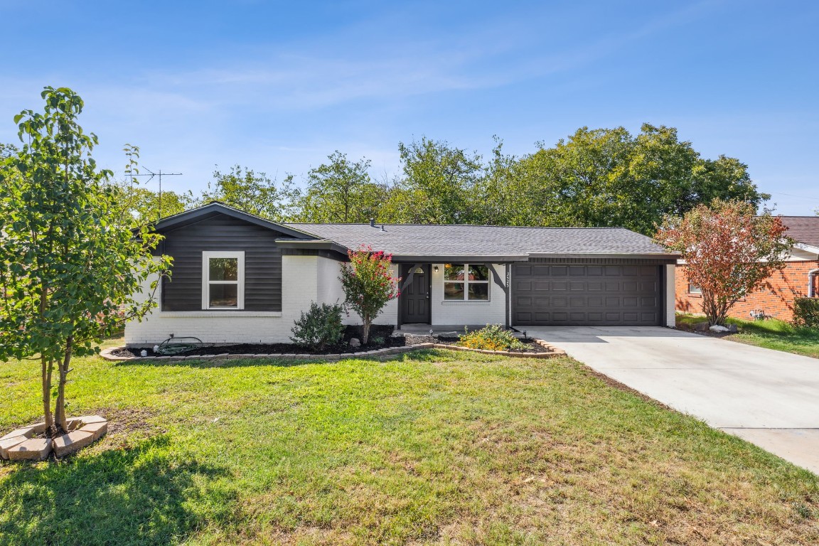 3525 Larry Street Haltom City TX 76117
