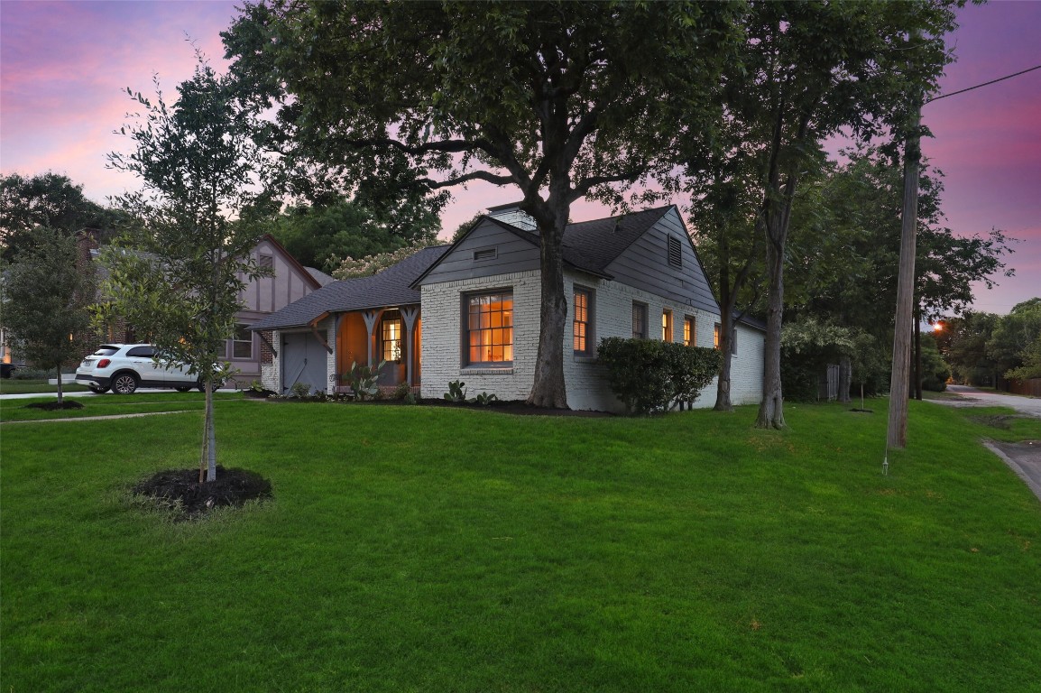 801 Thomasson Drive Dallas TX 75208