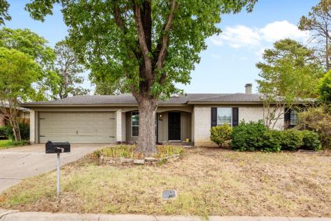 1109 N Thornbush Circle Arlington TX 76013