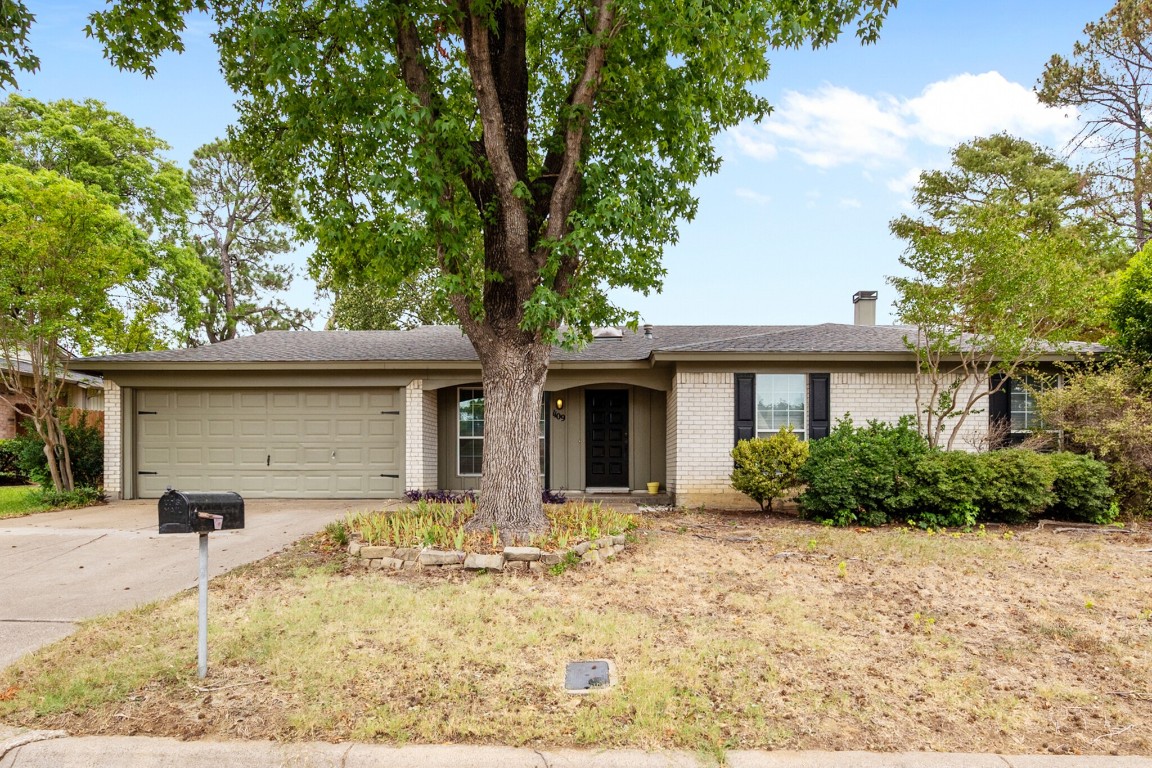 1109 N Thornbush Circle Arlington TX 76013