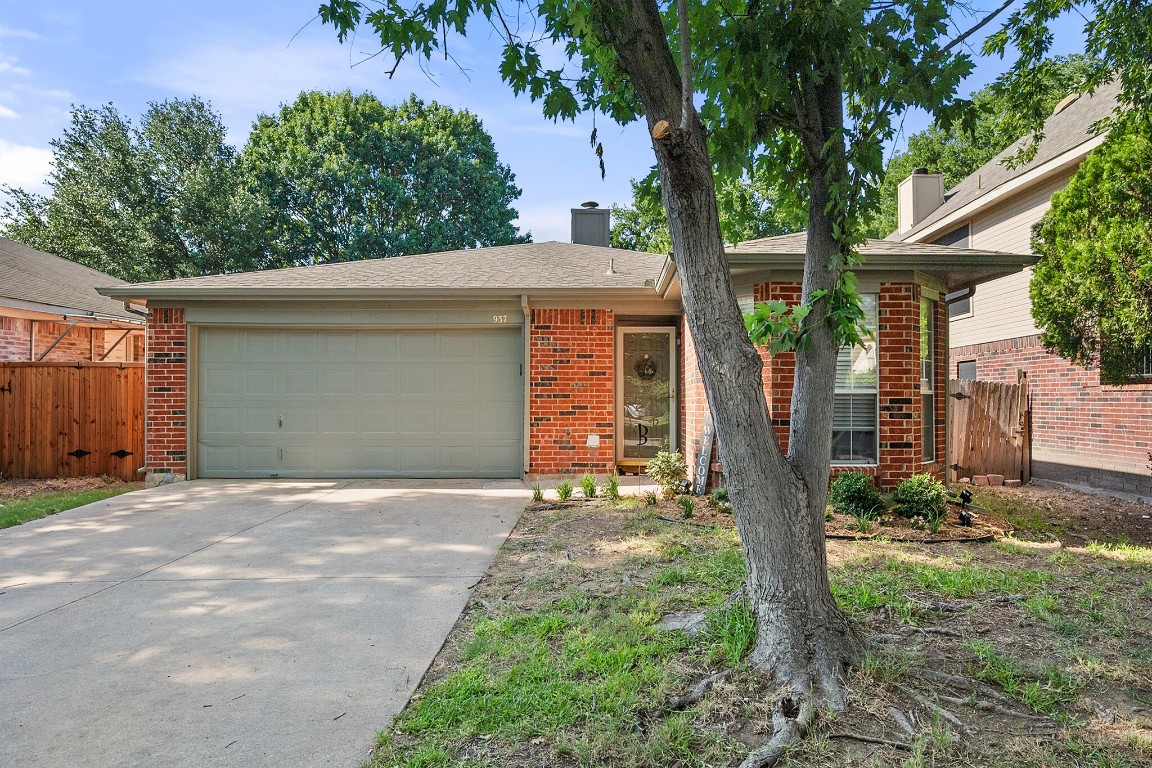937 Ashmount Lane Arlington TX 76017