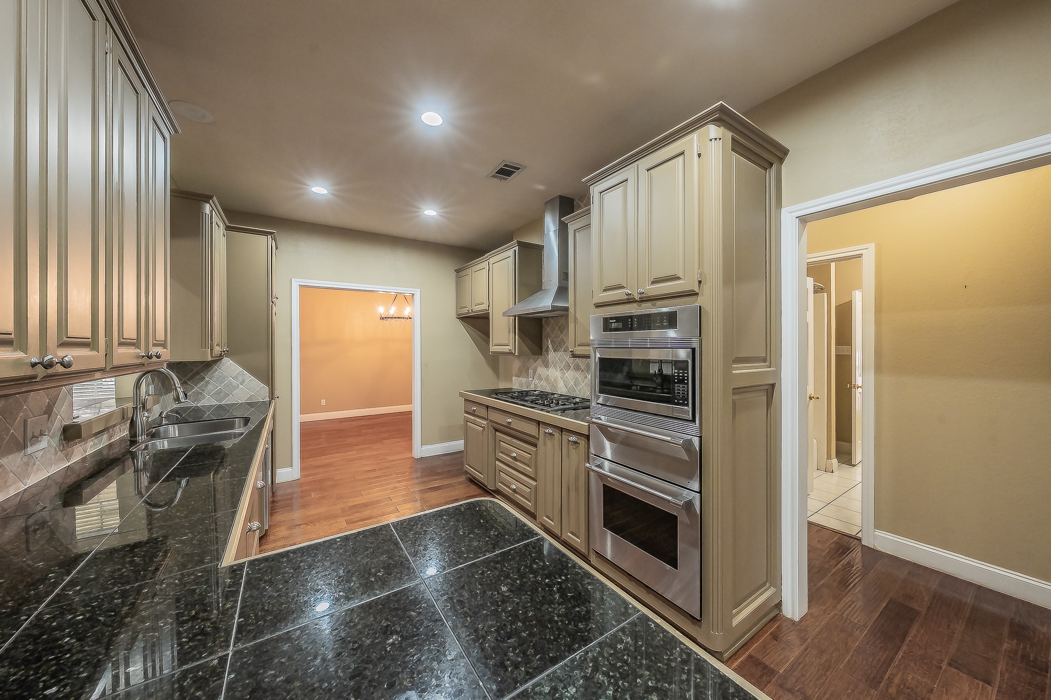 816 S Havenwood Lane Fort Worth TX 76112