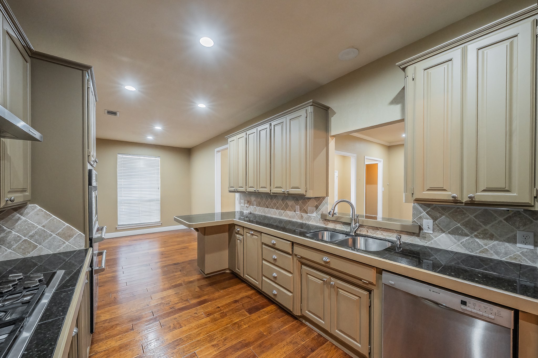 816 S Havenwood Lane Fort Worth TX 76112