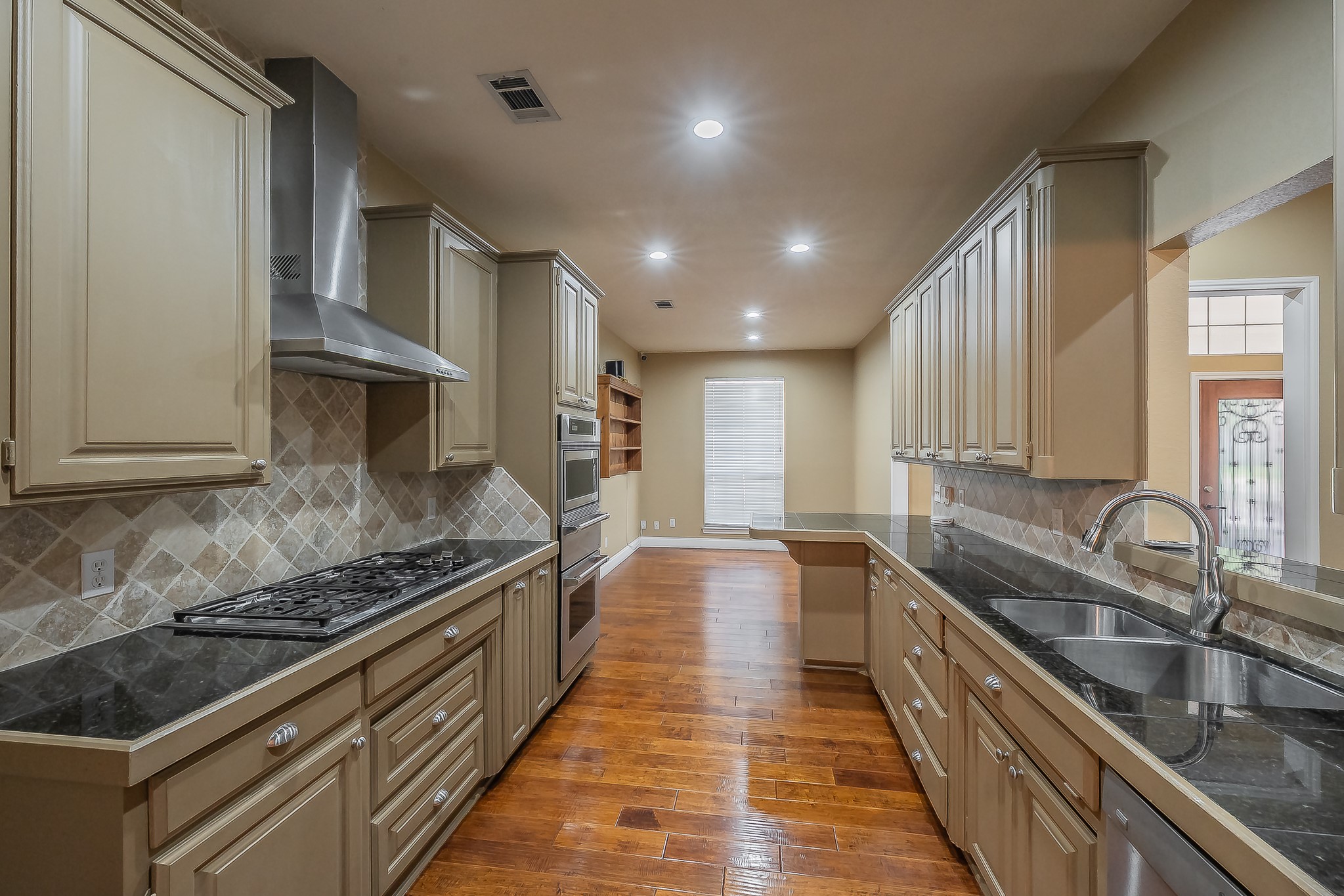 816 S Havenwood Lane Fort Worth TX 76112