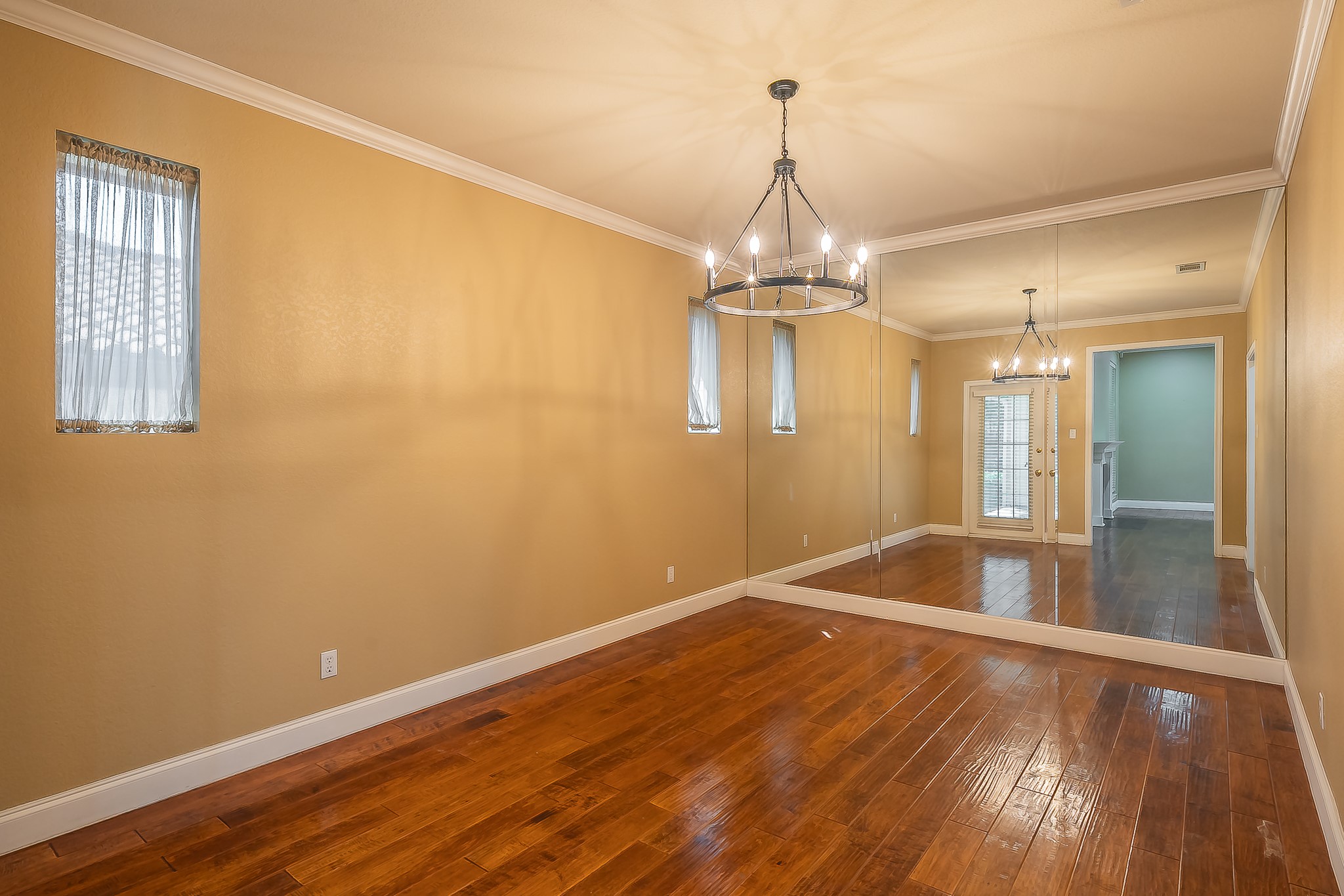 816 S Havenwood Lane Fort Worth TX 76112