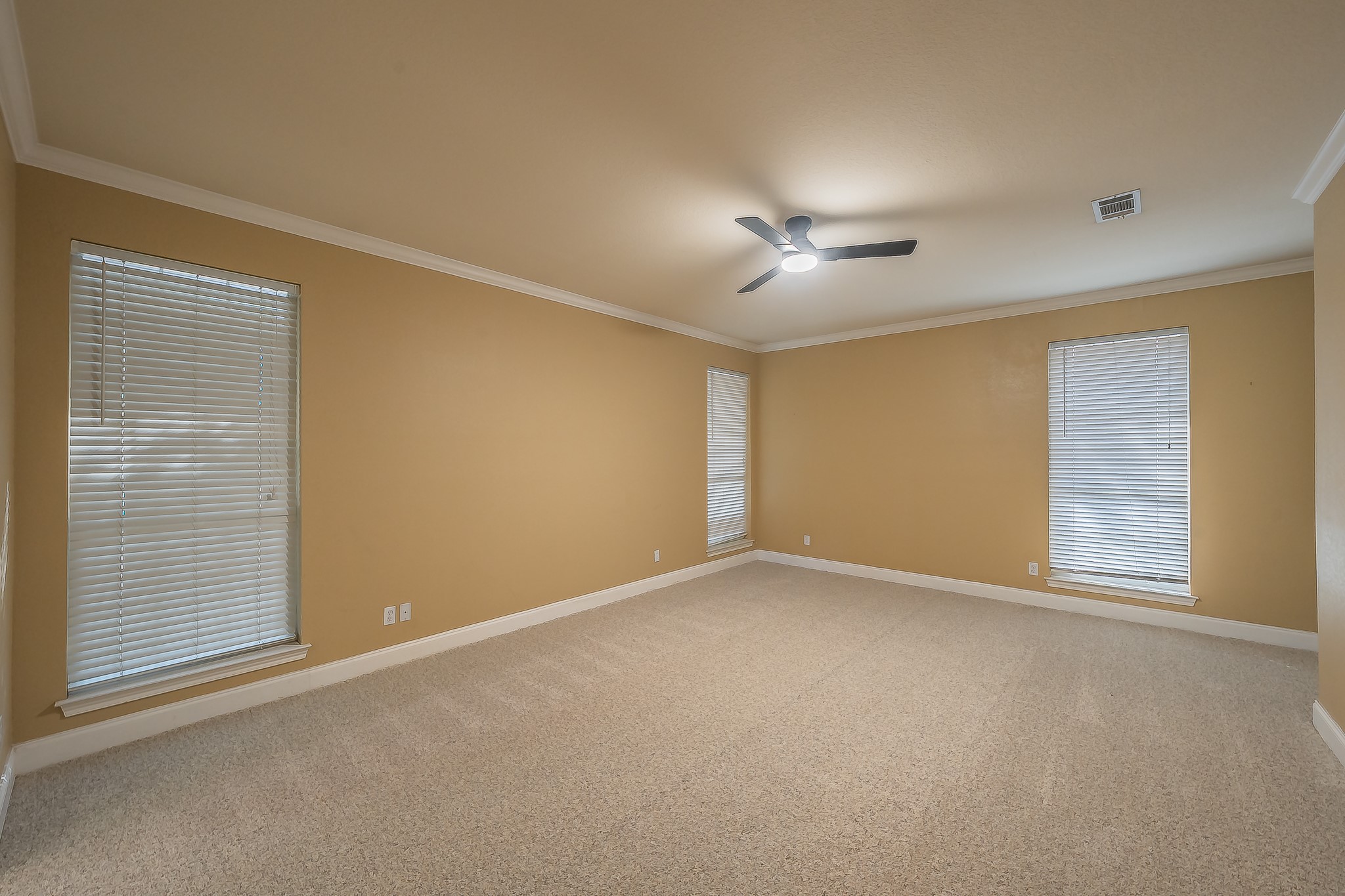 816 S Havenwood Lane Fort Worth TX 76112