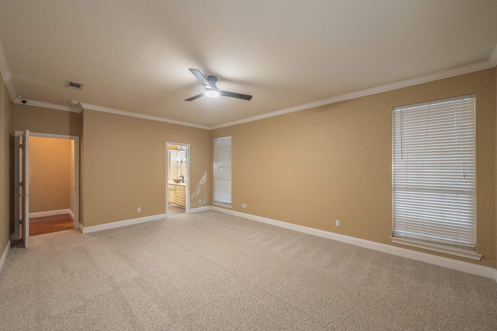 816 S Havenwood Lane Fort Worth TX 76112