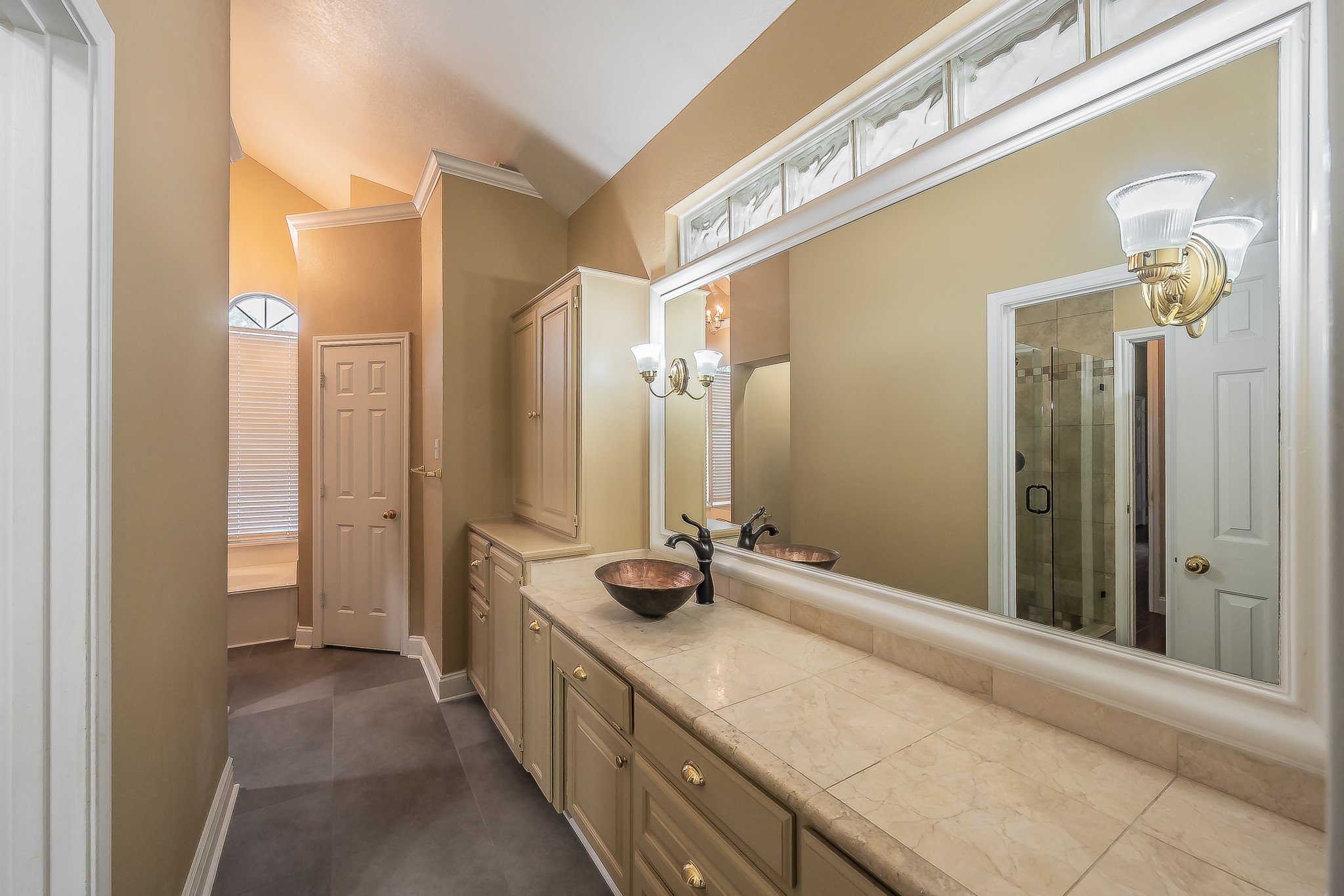 816 S Havenwood Lane Fort Worth TX 76112