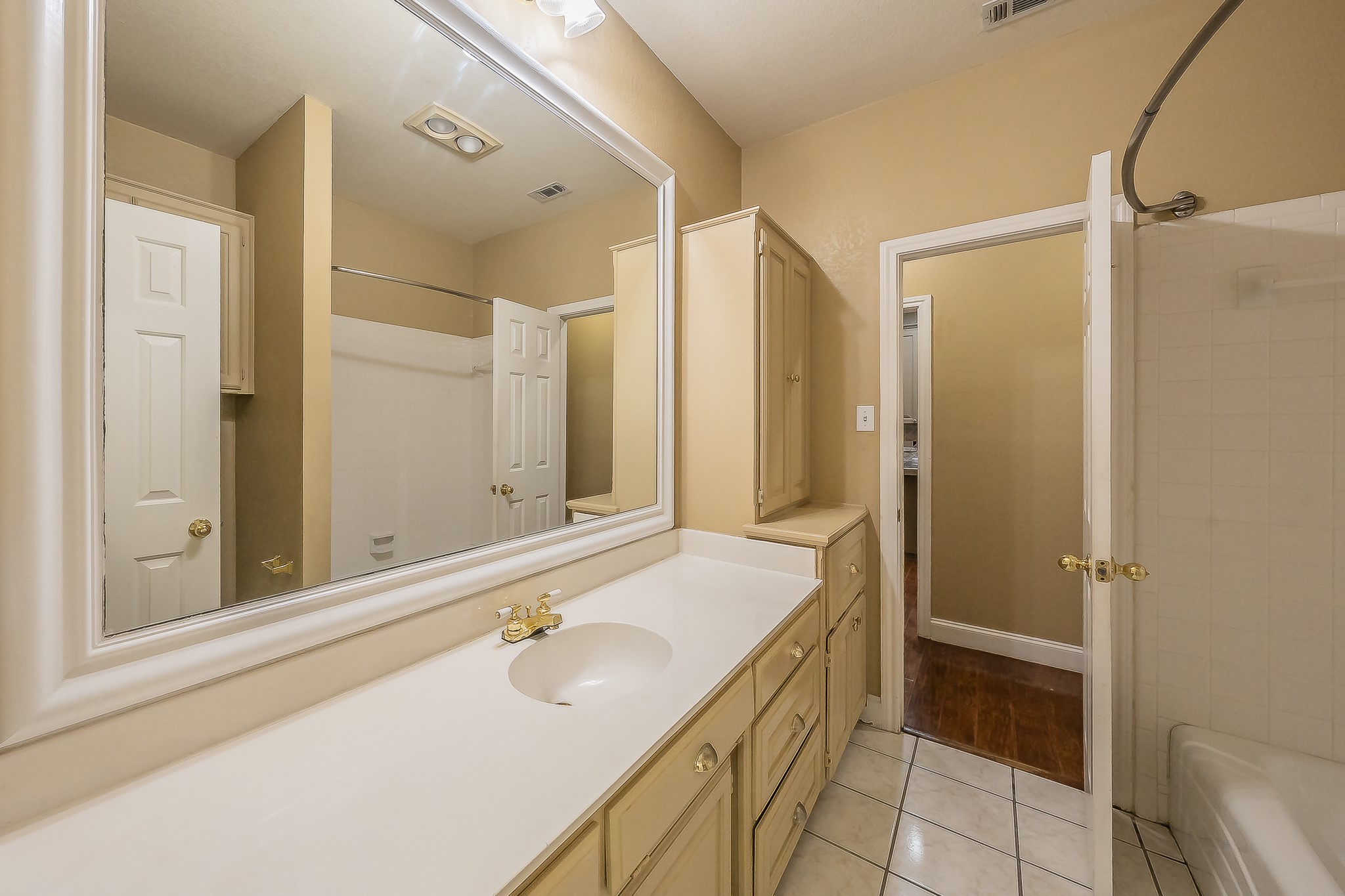 816 S Havenwood Lane Fort Worth TX 76112