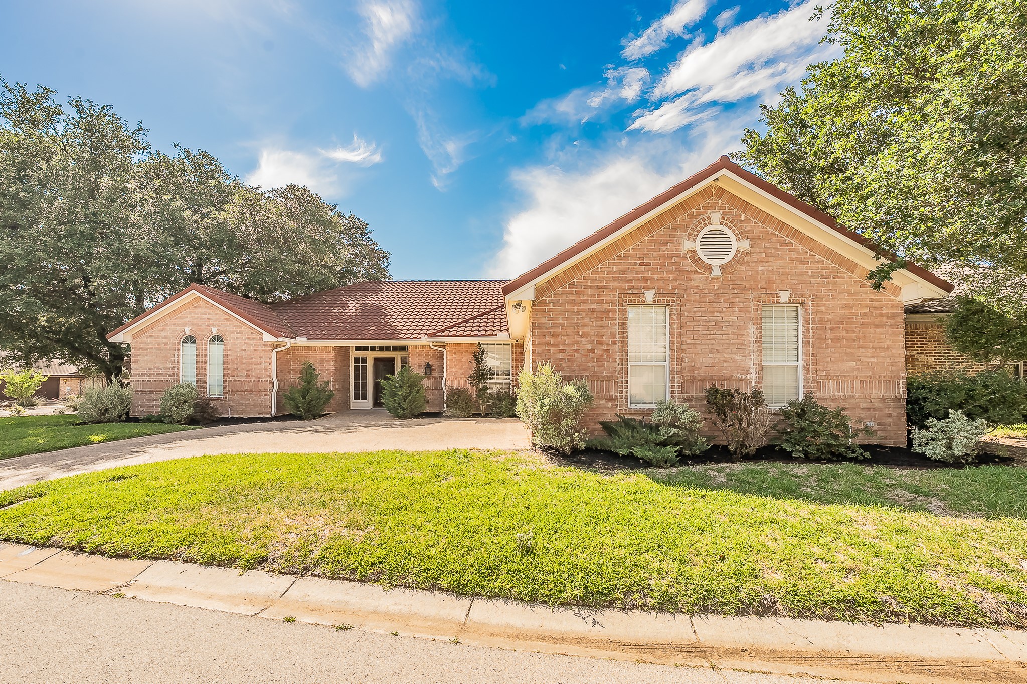816 S Havenwood Lane Fort Worth TX 76112