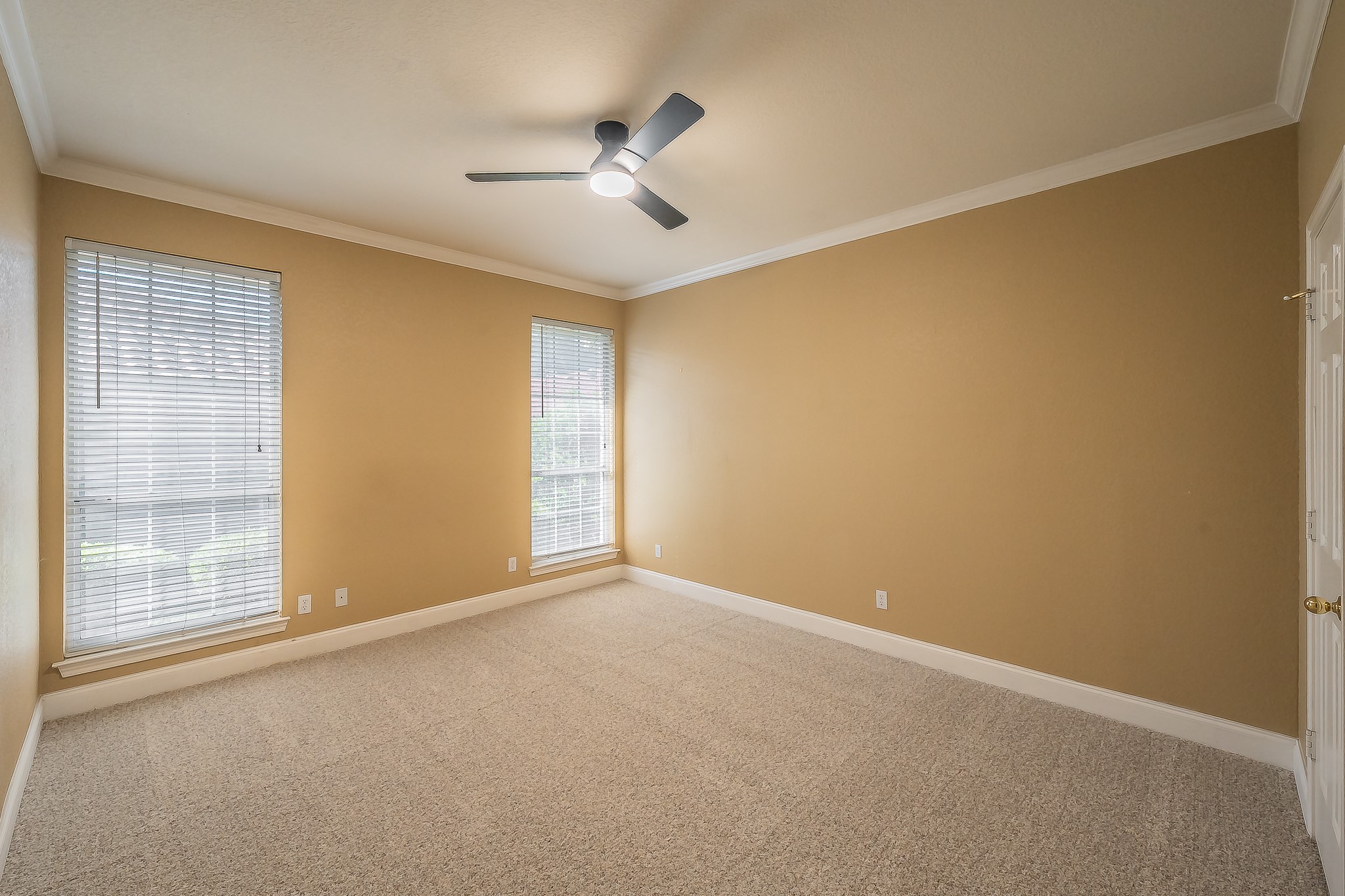 816 S Havenwood Lane Fort Worth TX 76112