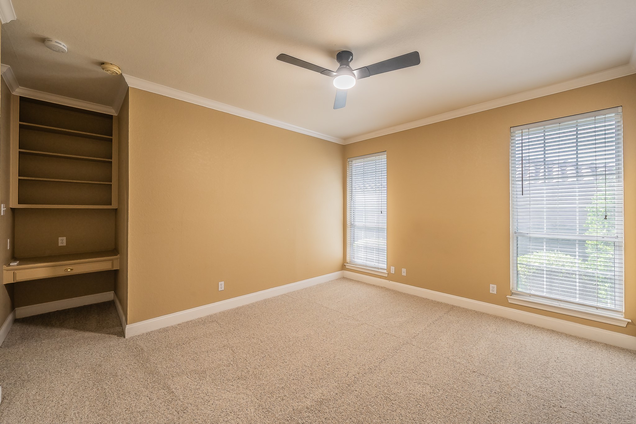 816 S Havenwood Lane Fort Worth TX 76112