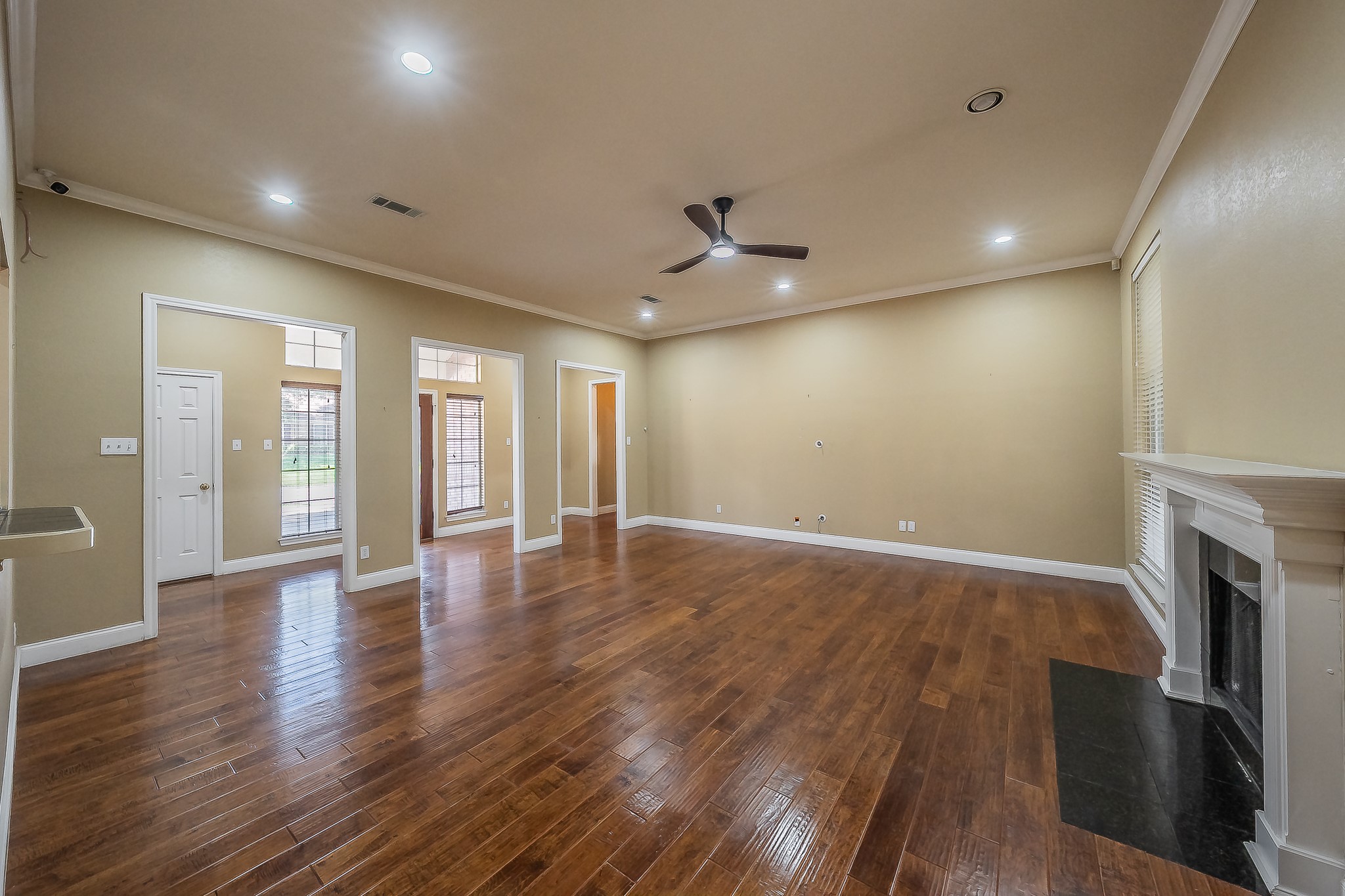 816 S Havenwood Lane Fort Worth TX 76112