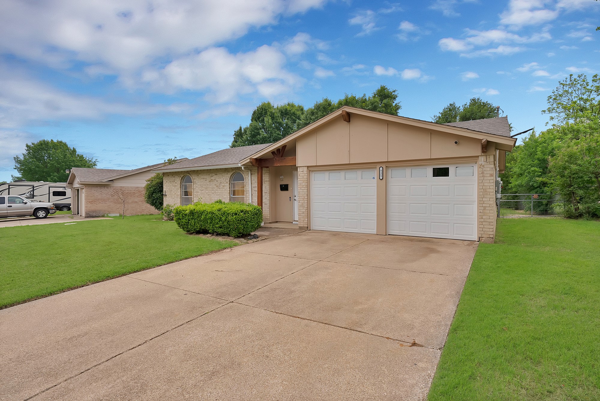 521 Ann Lois Lane Burleson TX 76028