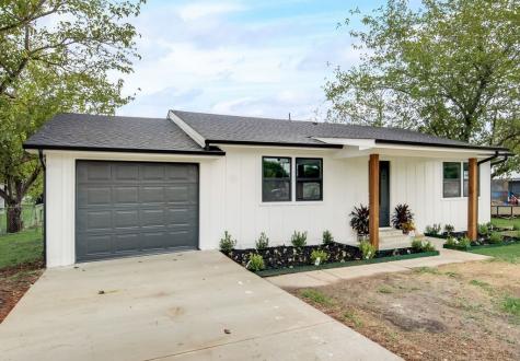 104 NW Front Street Edgewood TX 75117