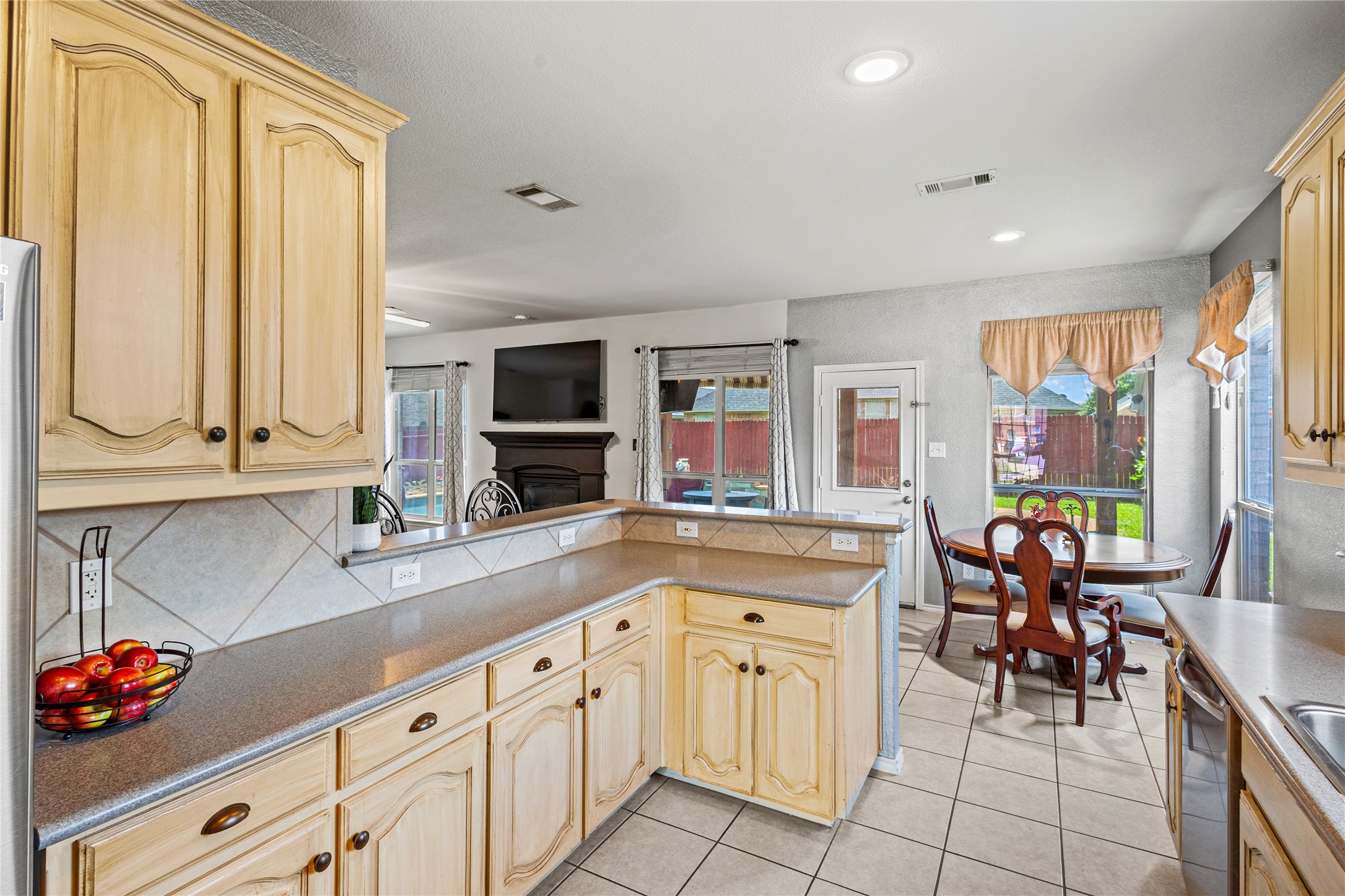2715 Forest Lake Drive Grand Prairie TX 75052