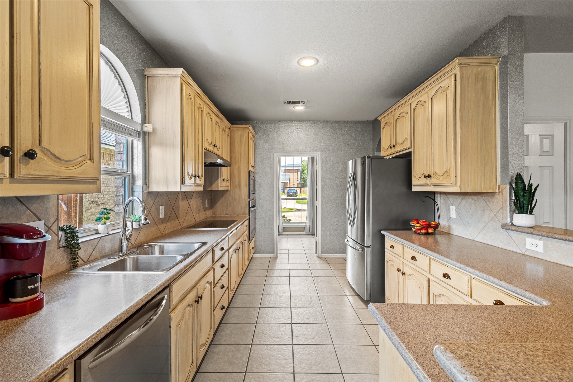 2715 Forest Lake Drive Grand Prairie TX 75052