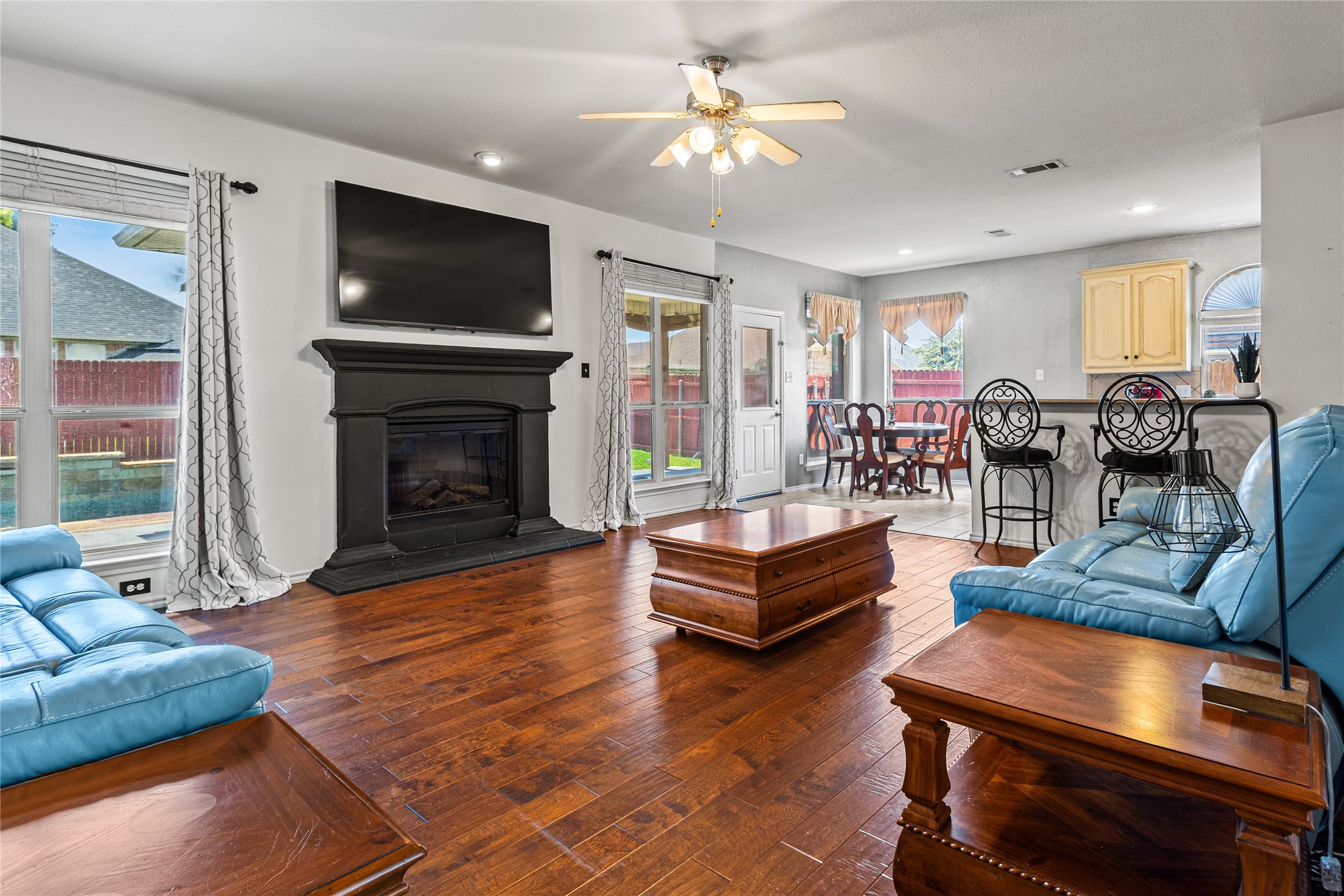 2715 Forest Lake Drive Grand Prairie TX 75052