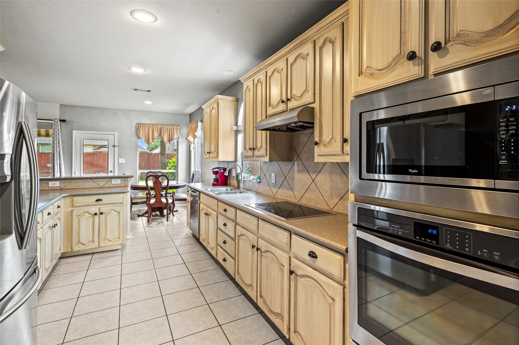 2715 Forest Lake Drive Grand Prairie TX 75052