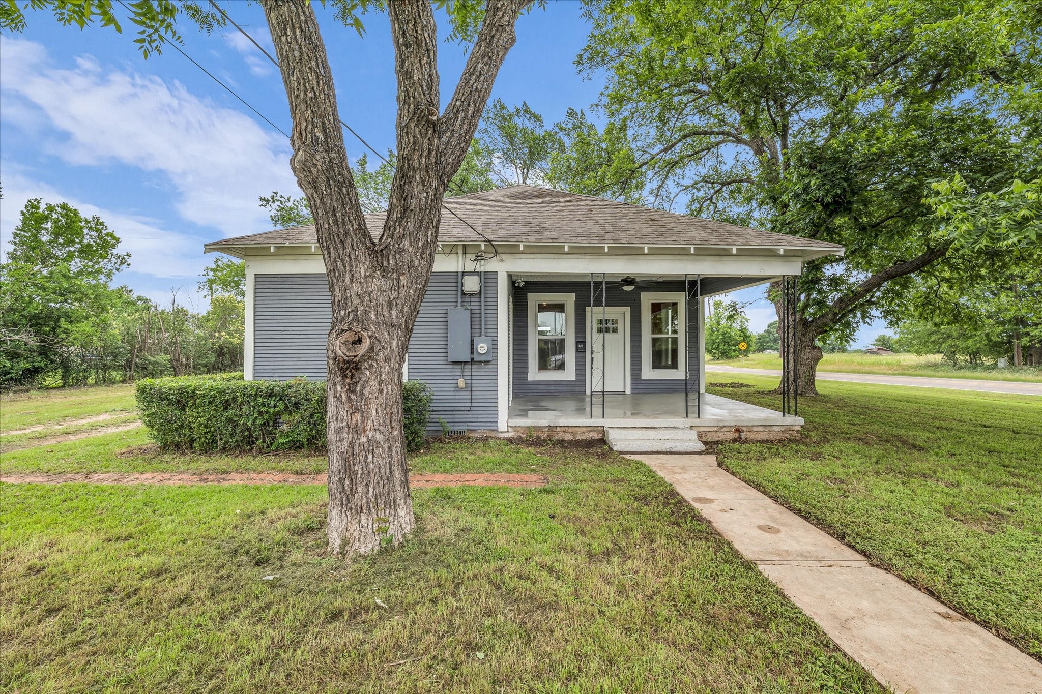 620 Washington Street Mcgregor TX 76657