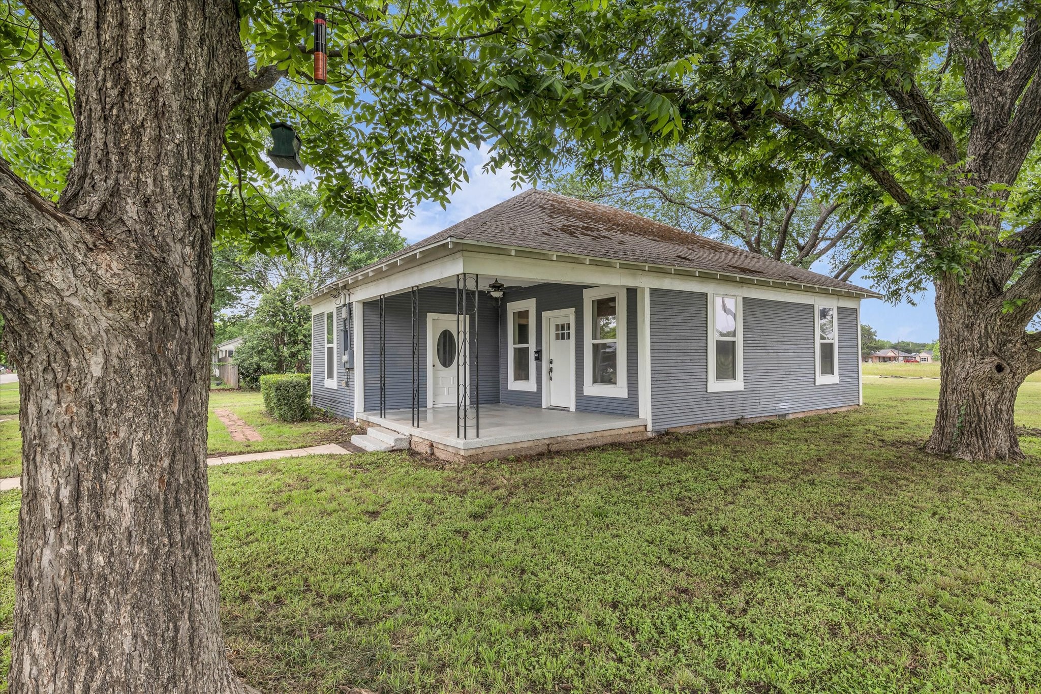 620 Washington Street Mcgregor TX 76657