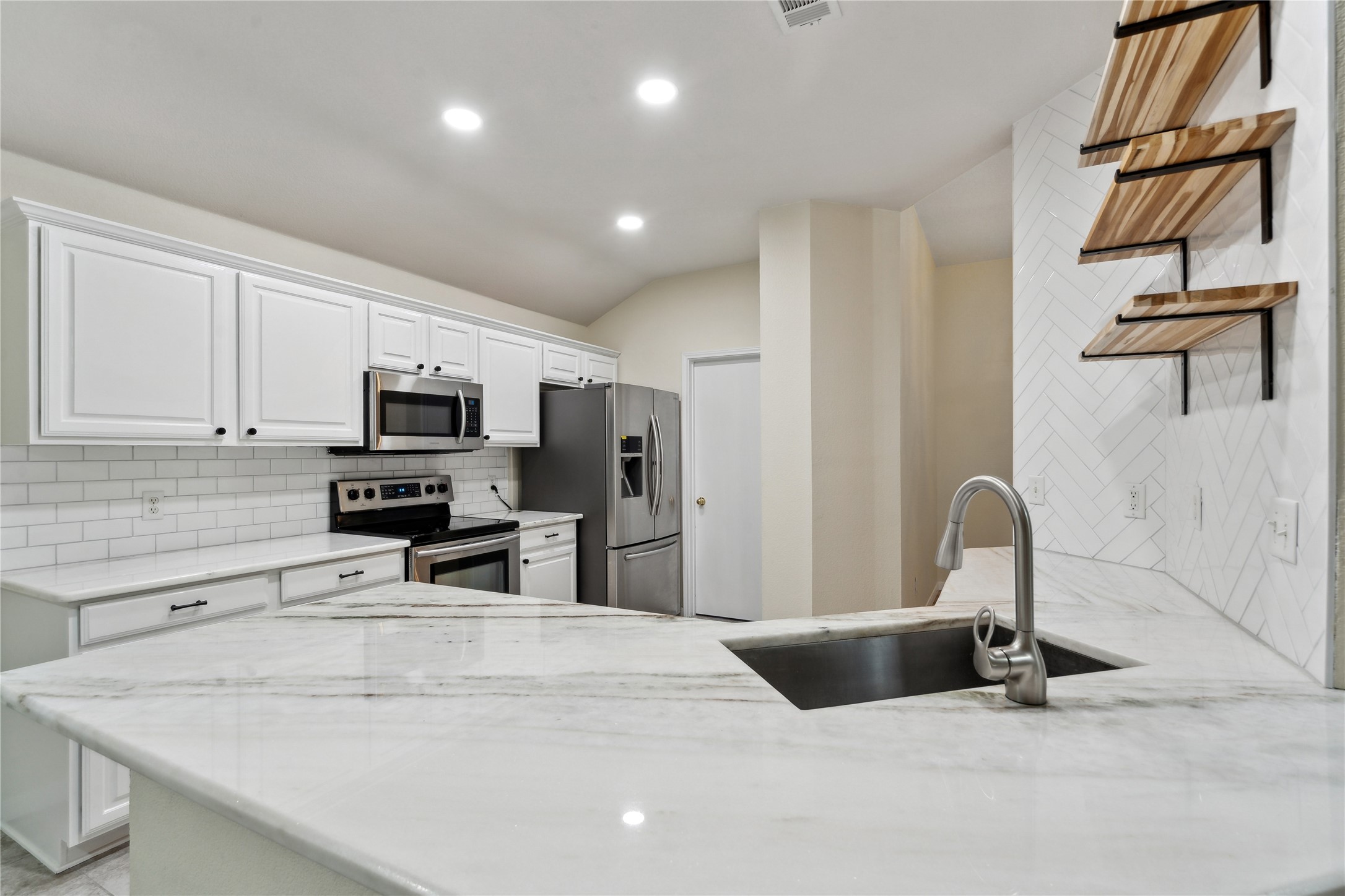 935 Aaron Drive Burleson TX 76028