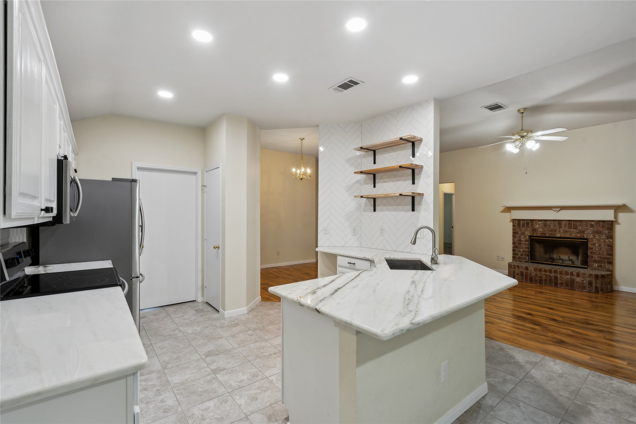 935 Aaron Drive Burleson TX 76028