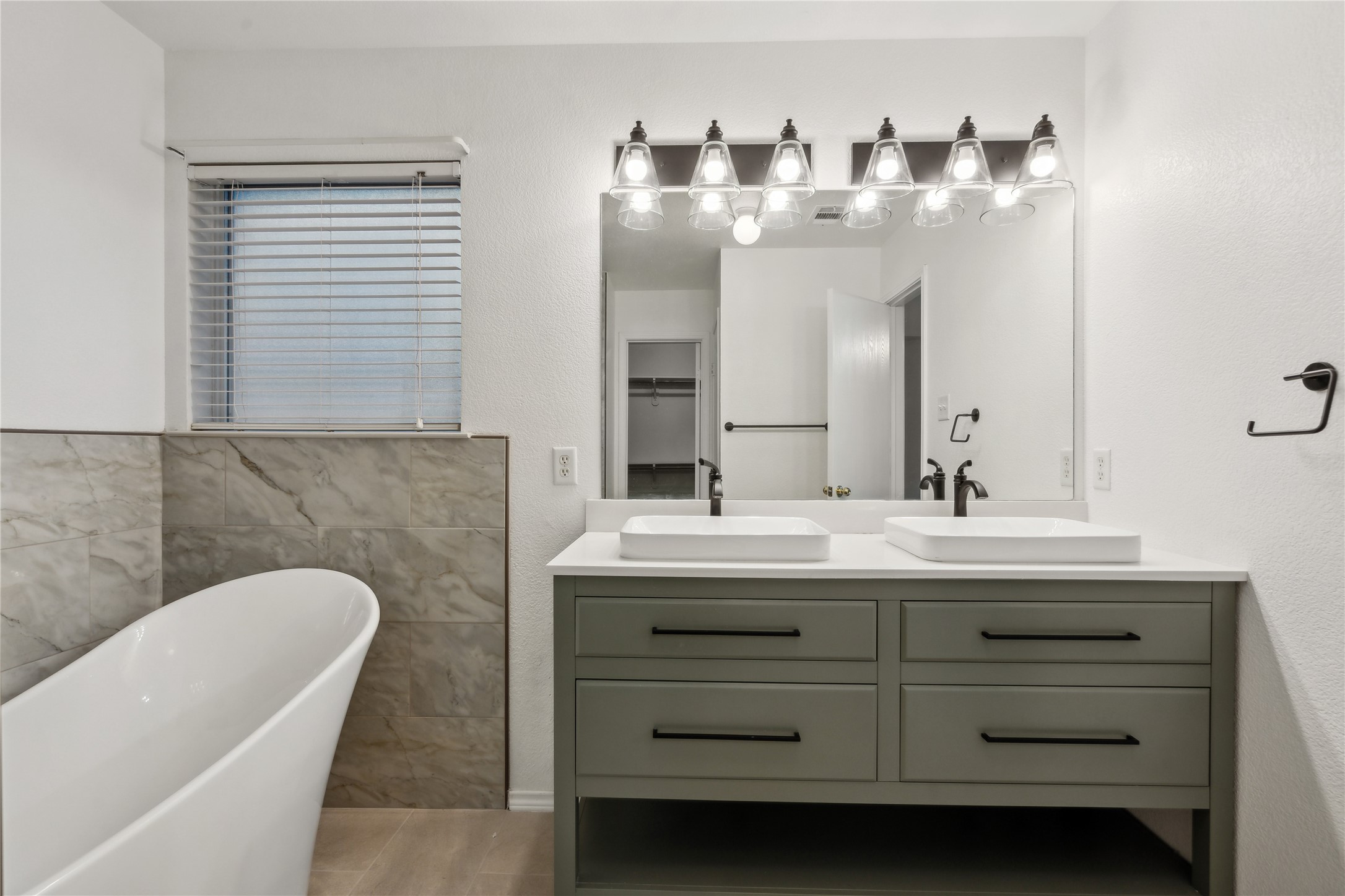 935 Aaron Drive Burleson TX 76028