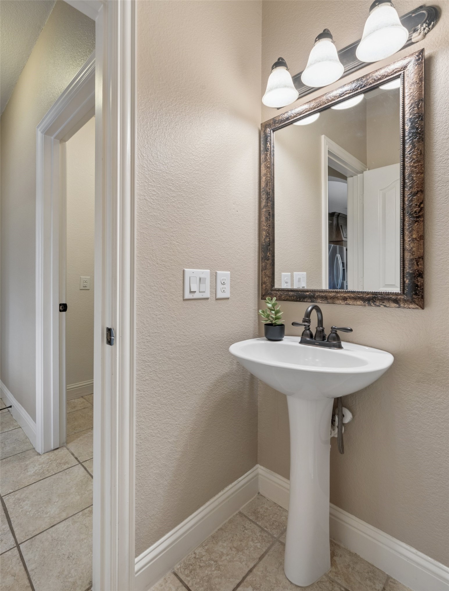 2300 Holder Drive Euless TX 76039