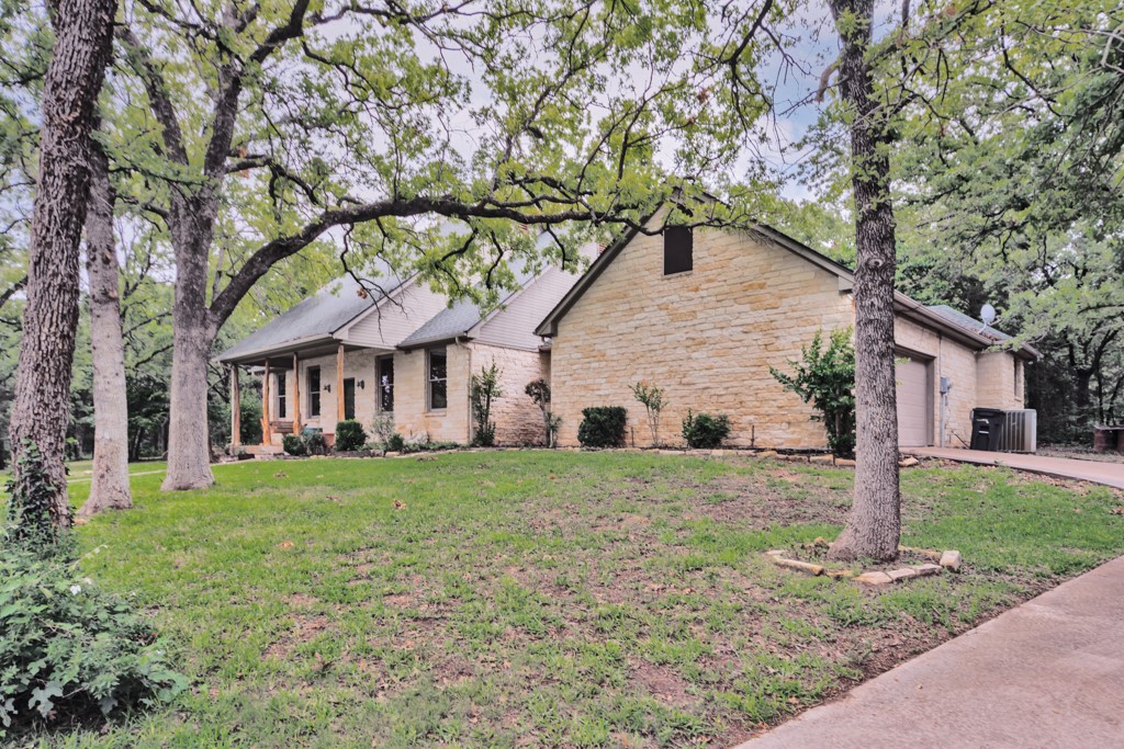 215 Private Road 2394 Alvord TX 76225