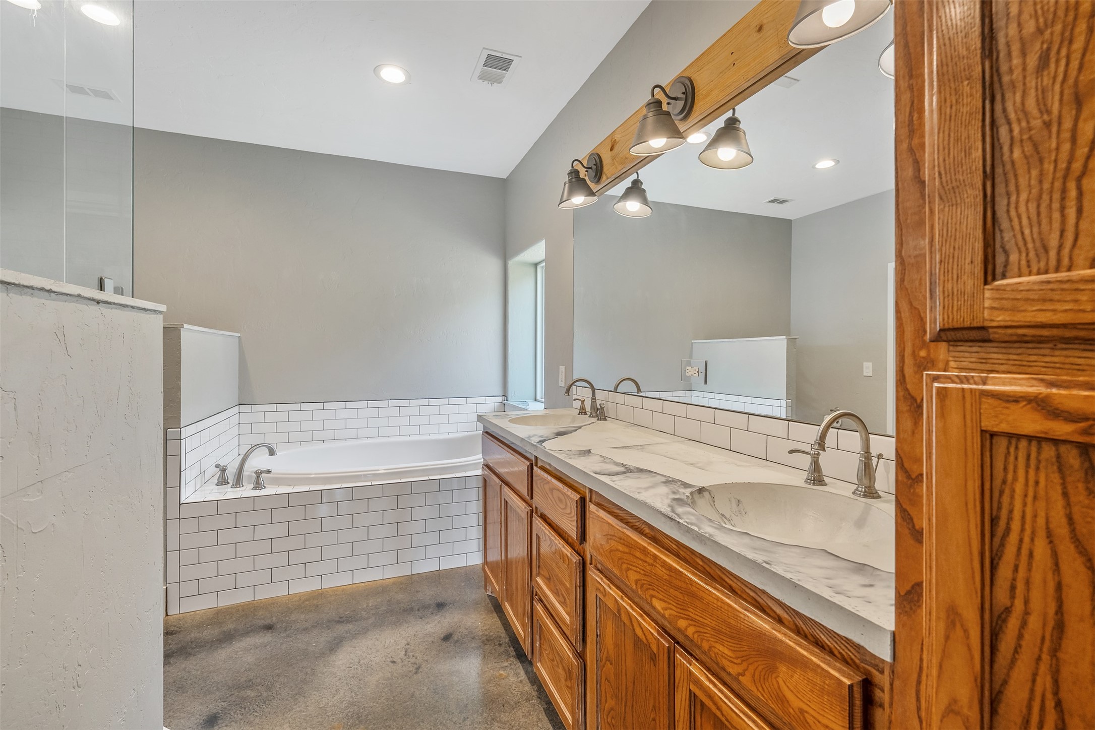 16045 County Road 1130 Flint TX 75762